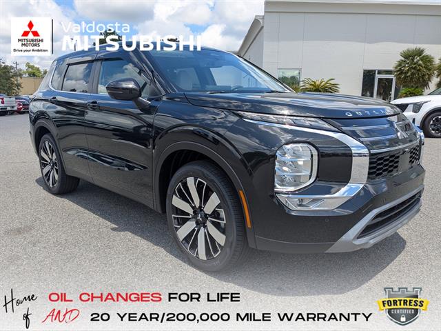 2025 Mitsubishi Outlander SE's photo