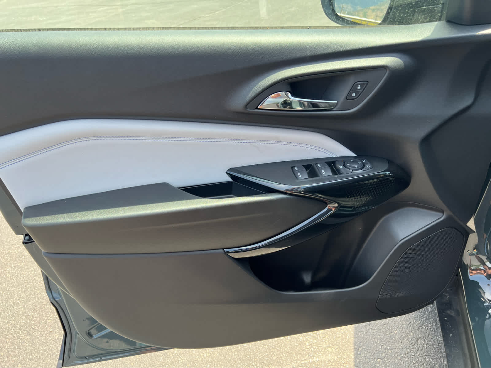 2025 Chevrolet Trax photo 13