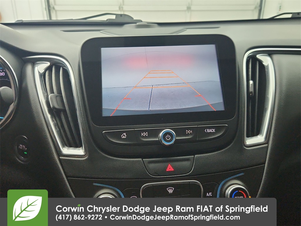 2017 Chevrolet Malibu 1LT photo 23