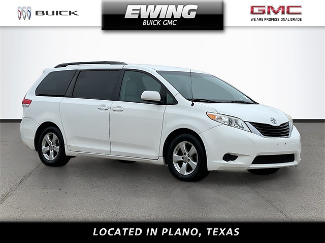 2011 Toyota Sienna LE's photo