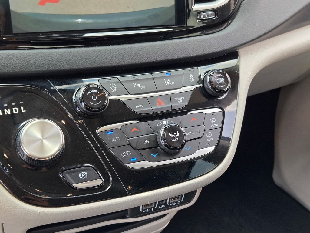 2023 Chrysler Pacifica Touring L photo 24