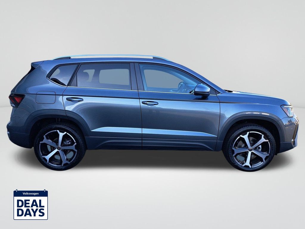 2025 Volkswagen Taos SEL photo 4