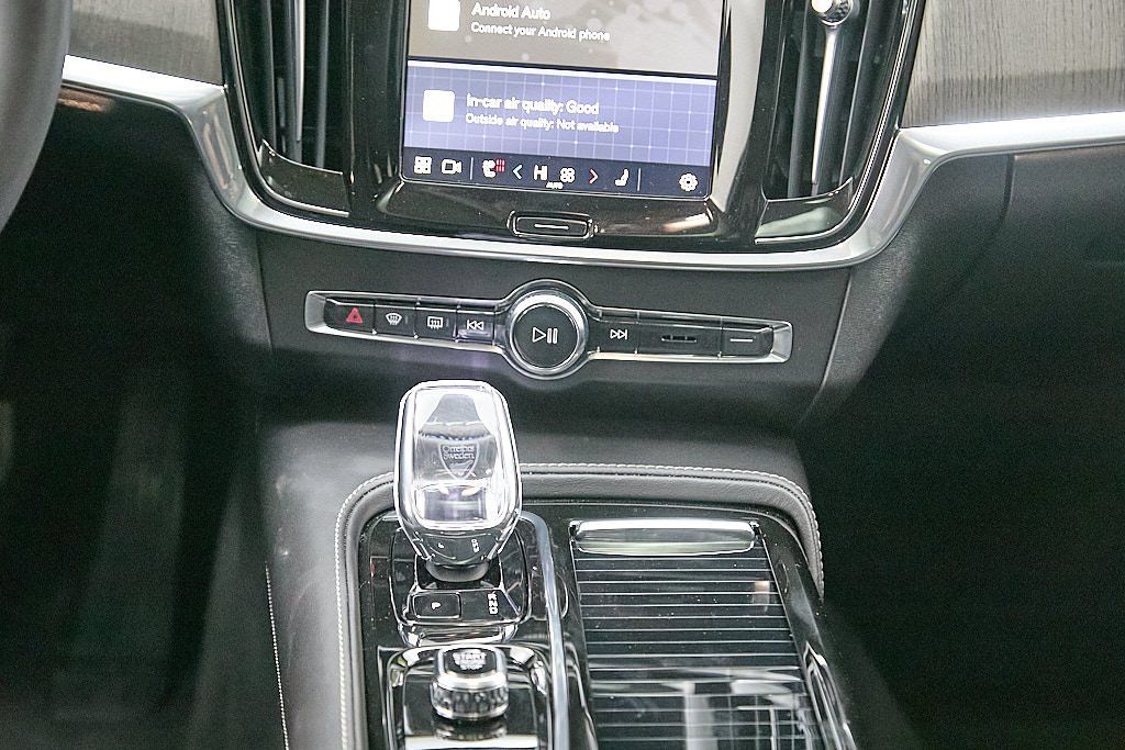 2024 VOLVO S90 - Image 30