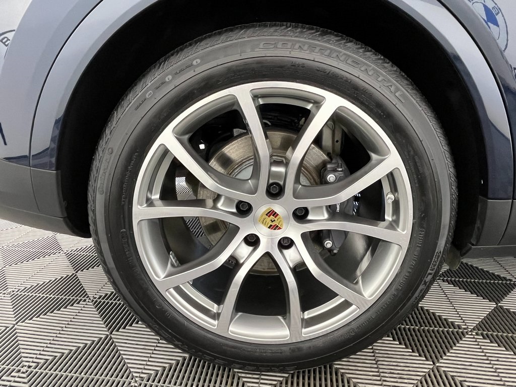 2024 Porsche Cayenne Base photo 10
