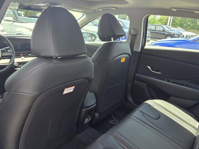2025 Hyundai Elantra Limited photo 12