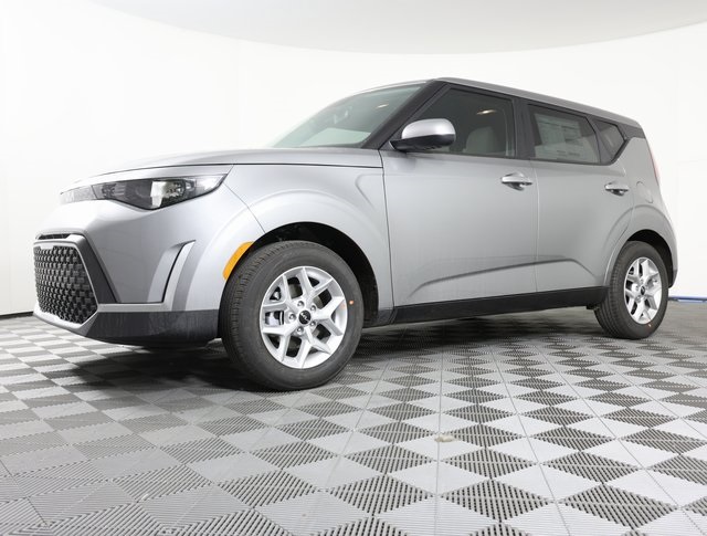 2025 Kia Soul LX's photo