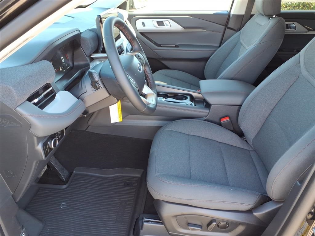 2025 Ford Explorer photo 4