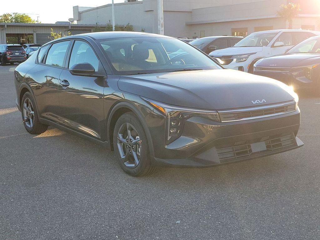 2025 Kia K4 LXS photo 3