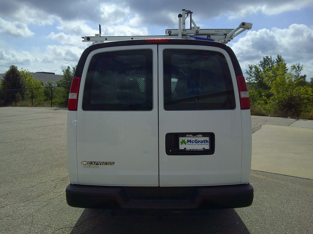 2017 Chevrolet Express 2500 Work Van photo 6