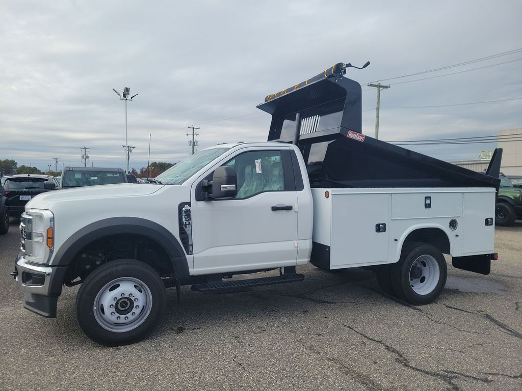 2024 Ford F-450 Super Duty Chassis Cab XL's photo