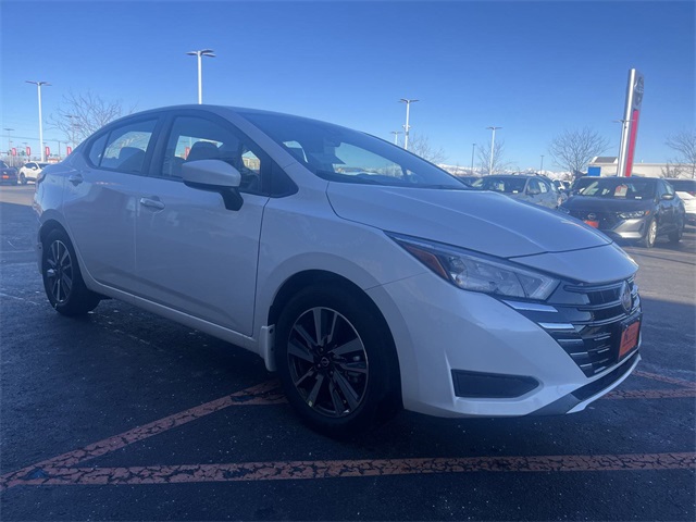 2025 Nissan Versa 1.6 SV photo 2