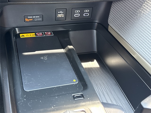 2025 Toyota Camry SE photo 23