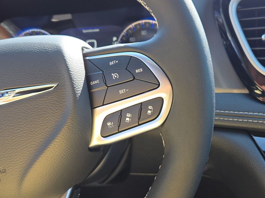 2026 Chrysler Pacifica photo 28