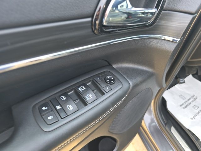 2021 Jeep Grand Cherokee Anniversary Edition photo 9