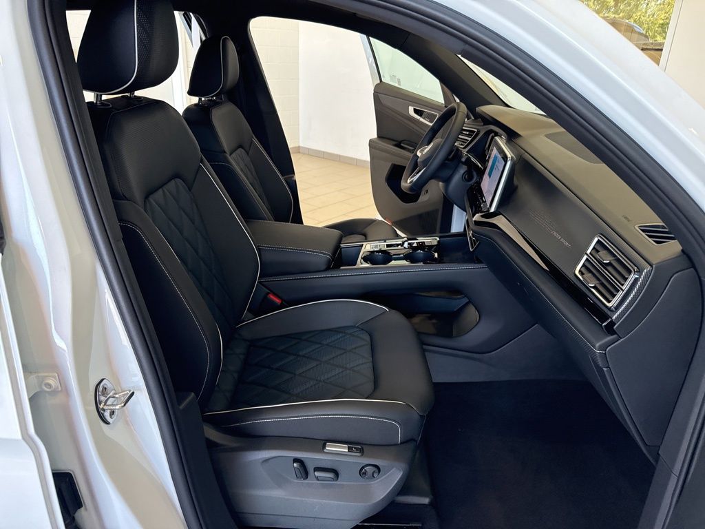 2026 Volkswagen Atlas Cross Sport SEL Premium R-Line photo 12