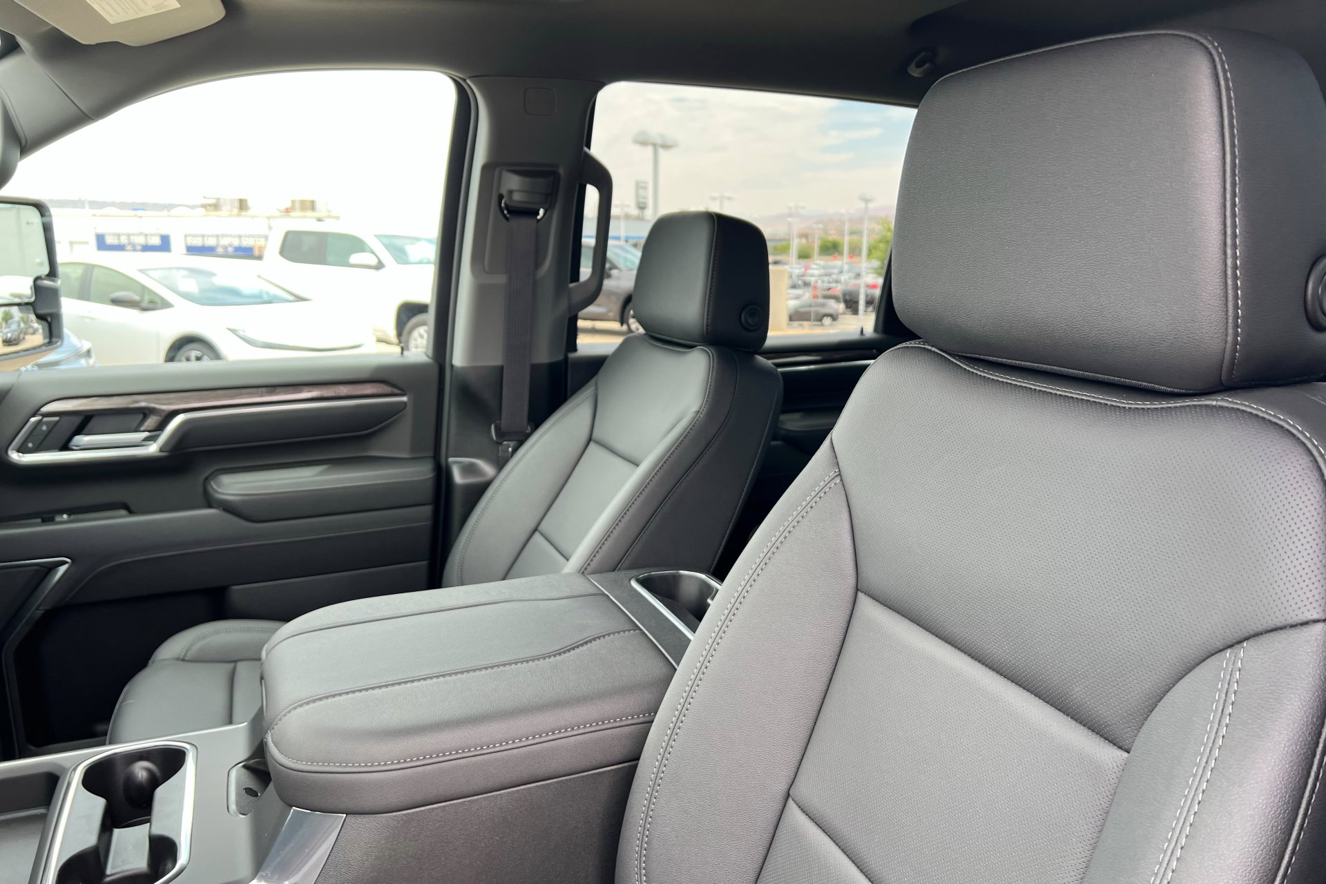 2025 Chevrolet Silverado 3500HD LTZ photo 16