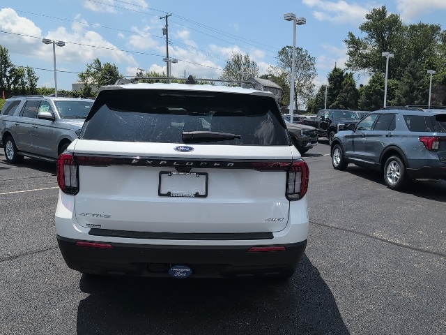 2025 Ford Explorer photo 4