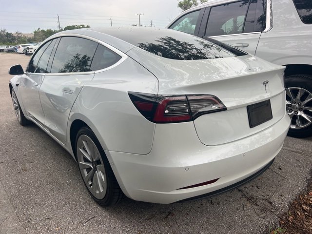 2020 Tesla Model 3 Standard Range Plus photo 5