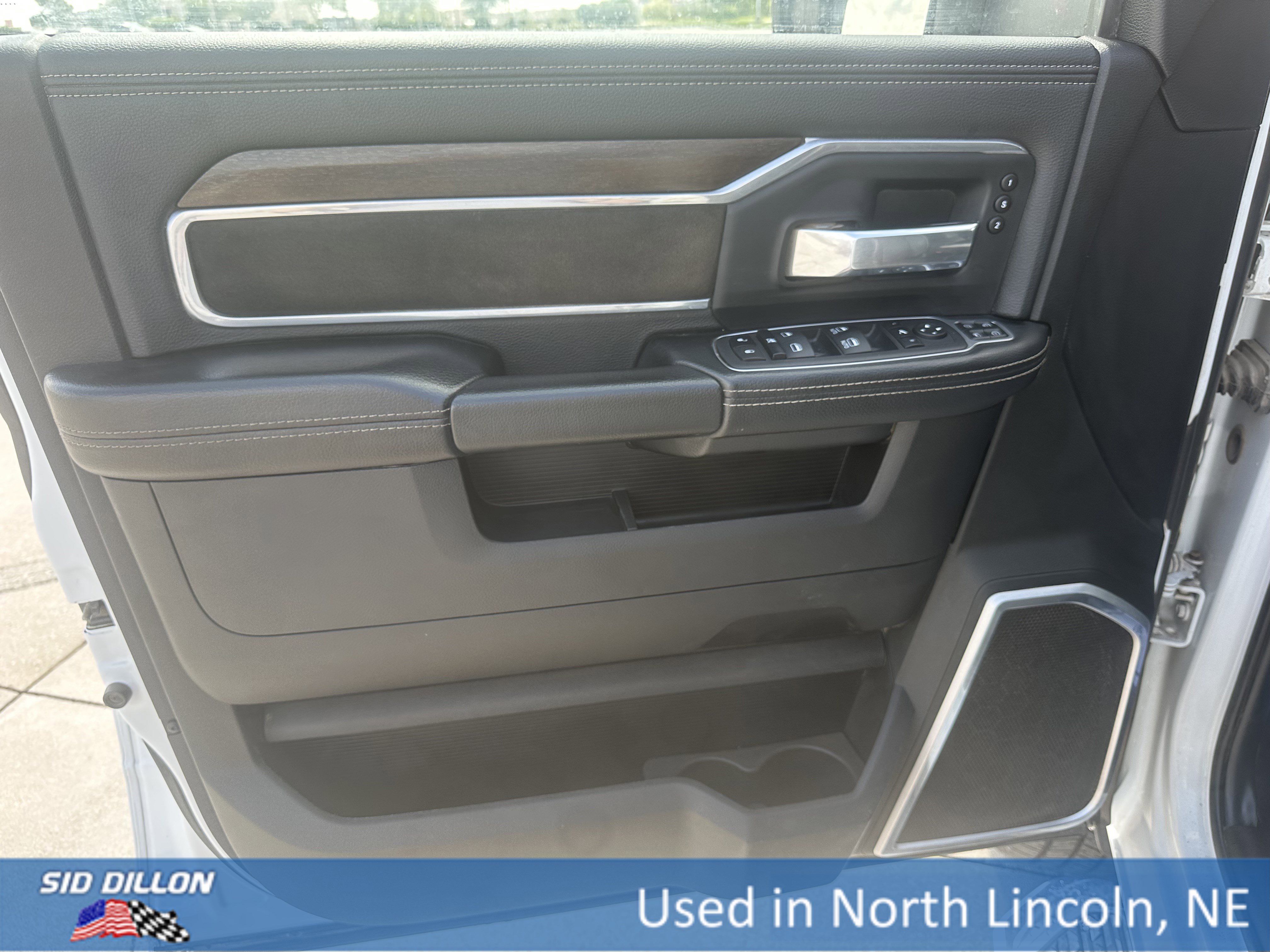 2024 Ram 3500 Laramie photo 8