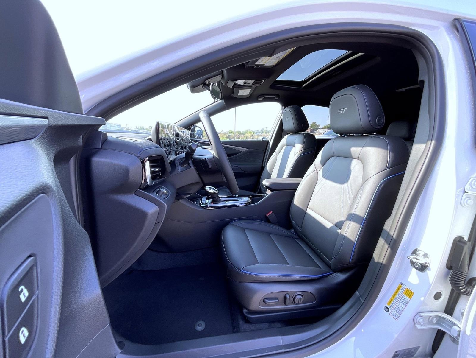 2025 Buick Envista ST photo 10