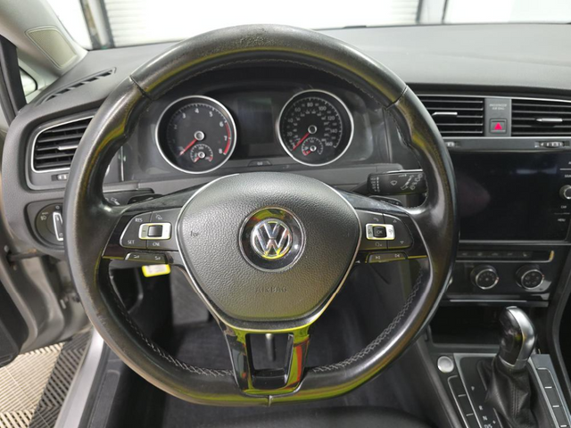 2018 Volkswagen Golf TSI SE photo 11
