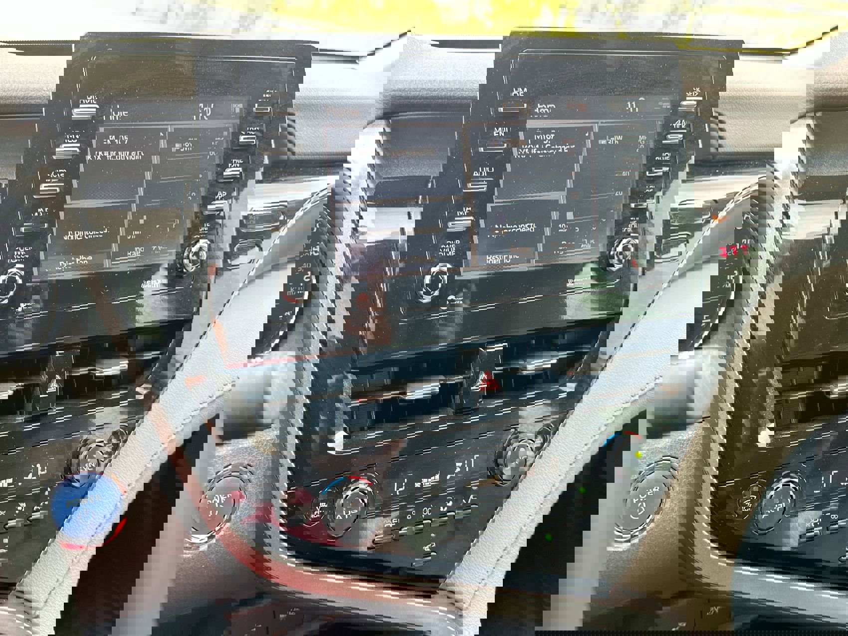 2023 Toyota Camry Hybrid SE photo 12