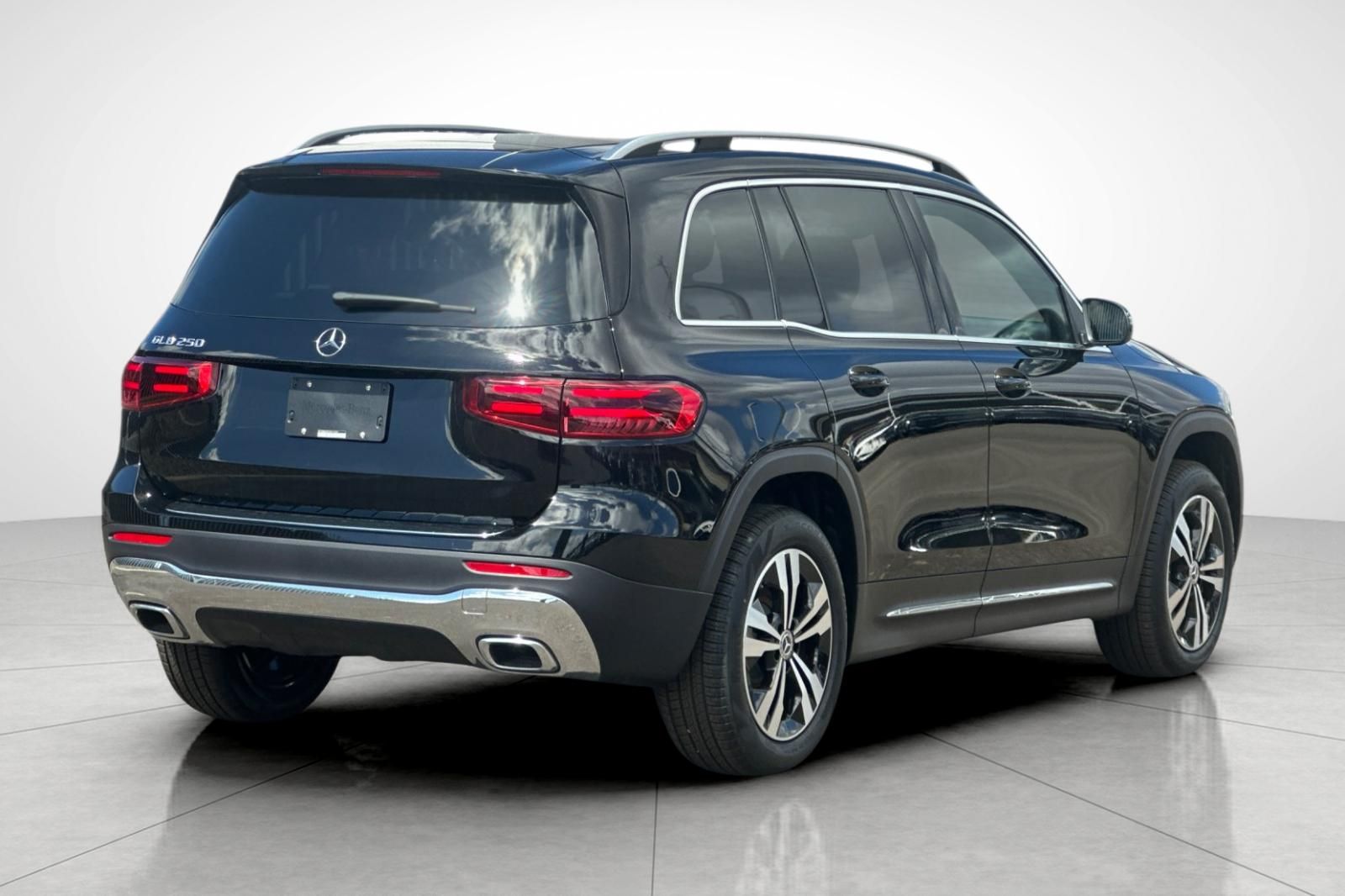 2025 Mercedes Benz GLB 250 photo 8