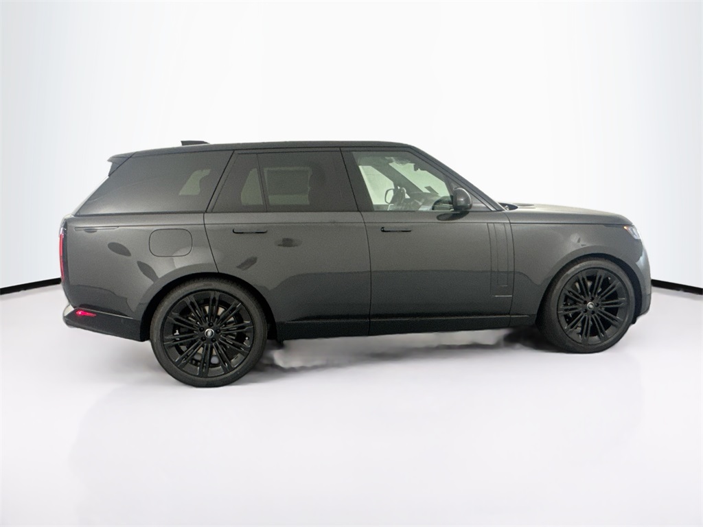 2025 Land Rover Range Rover SE photo 4
