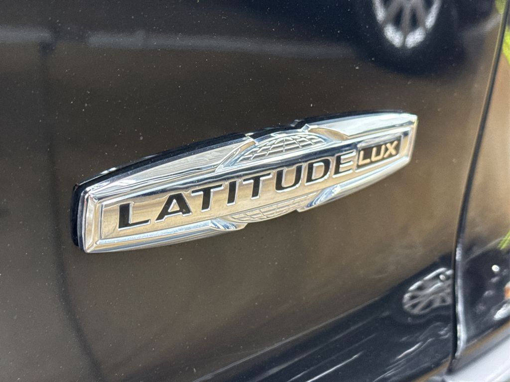 2021 Jeep Cherokee Latitude Lux photo 12