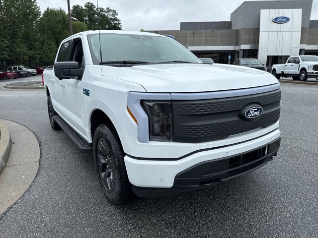2025 Ford F-150 Lightning photo 3