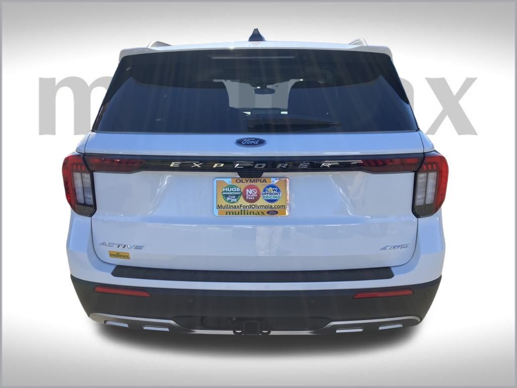 2025 Ford Explorer photo 3
