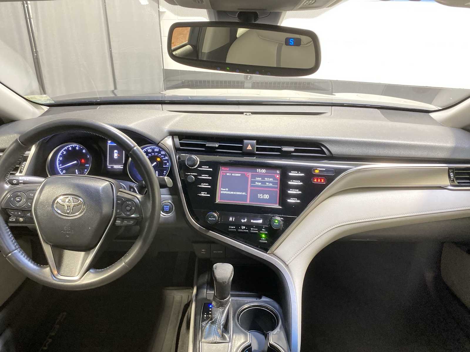 2018 Toyota Camry SE photo 10