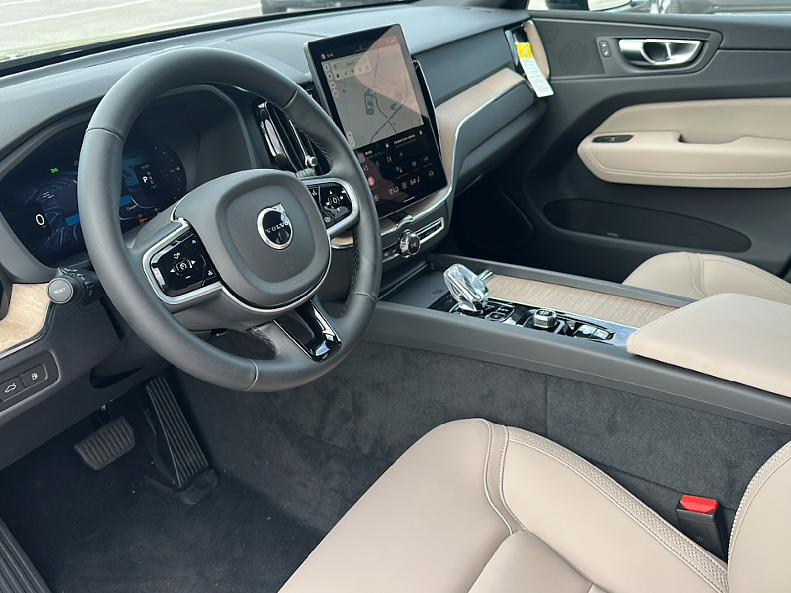 2026 Volvo XC60 T8 Plus photo 2