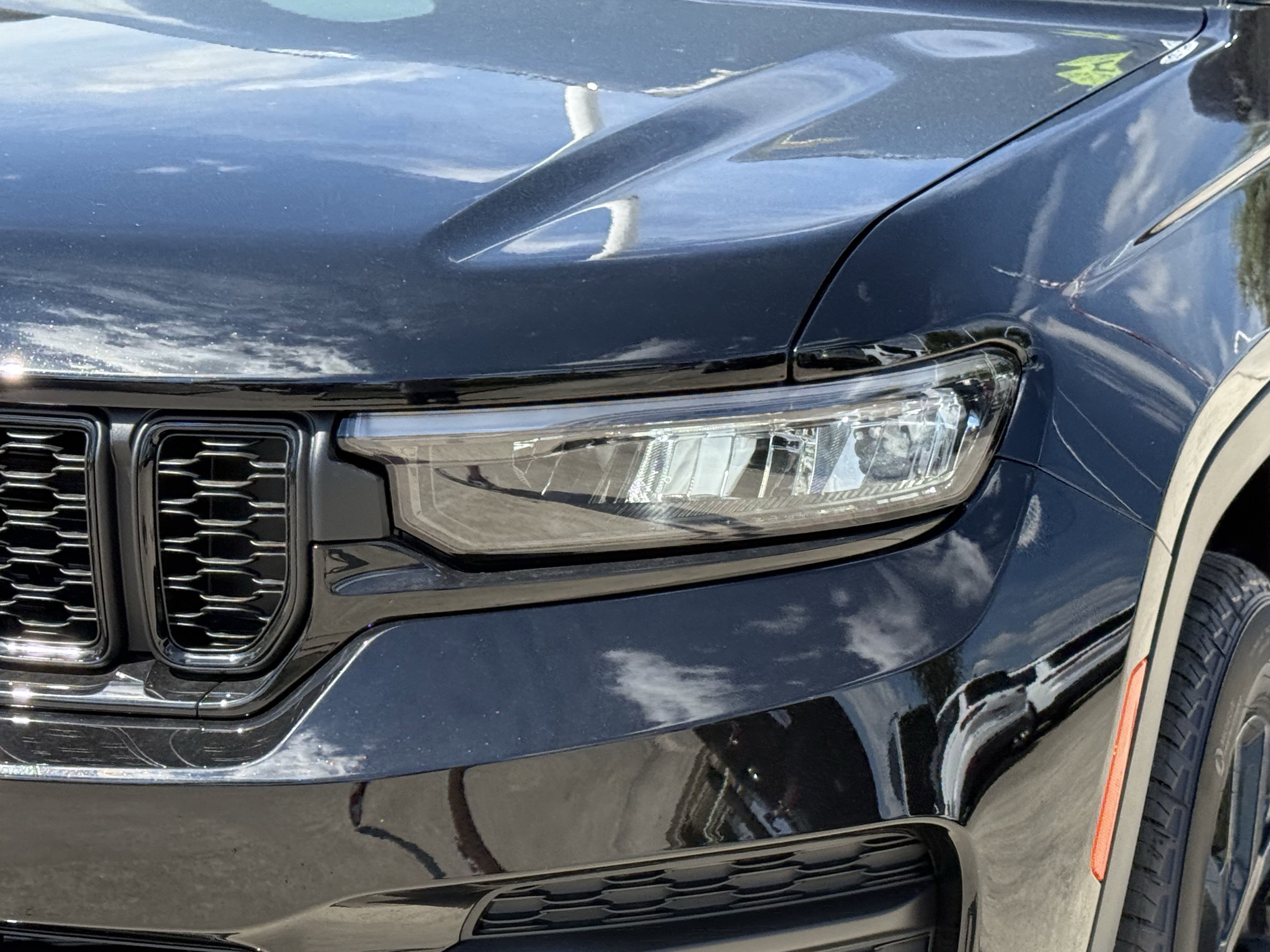 2025 Jeep Grand Cherokee Laredo Altitude photo 4