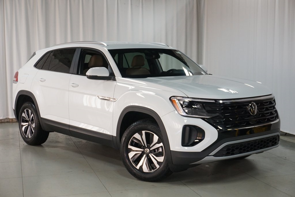2025 Volkswagen Atlas Cross Sport SE photo 2