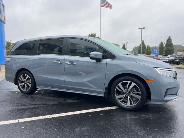 2023 Honda Odyssey Touring photo 3