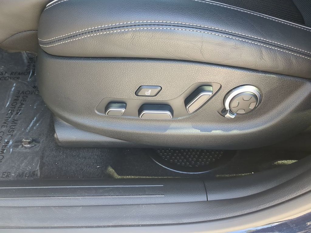 2024 Genesis GV70 3.5T Sport photo 19