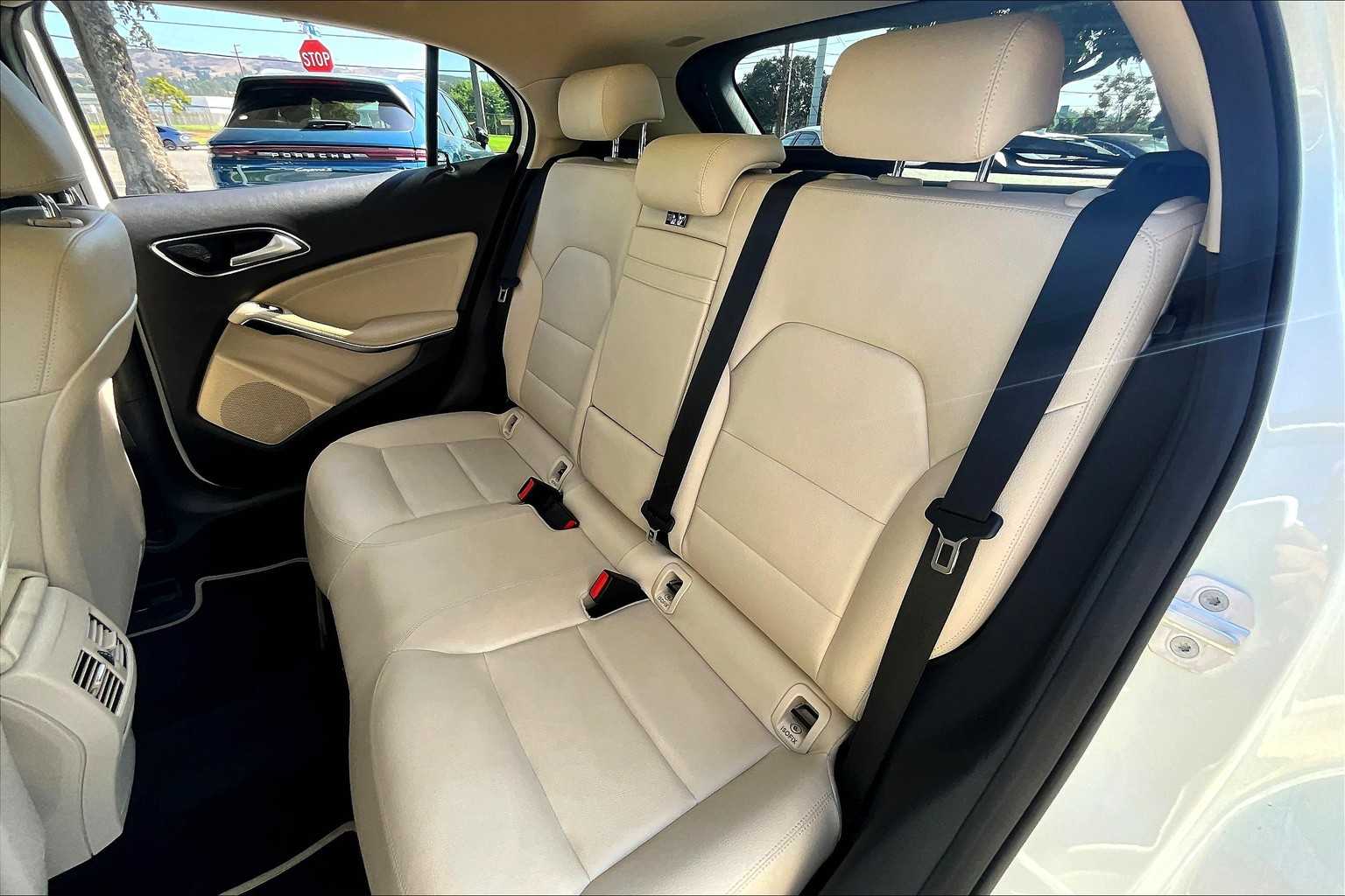 2017 Mercedes Benz GLA 250 photo 19