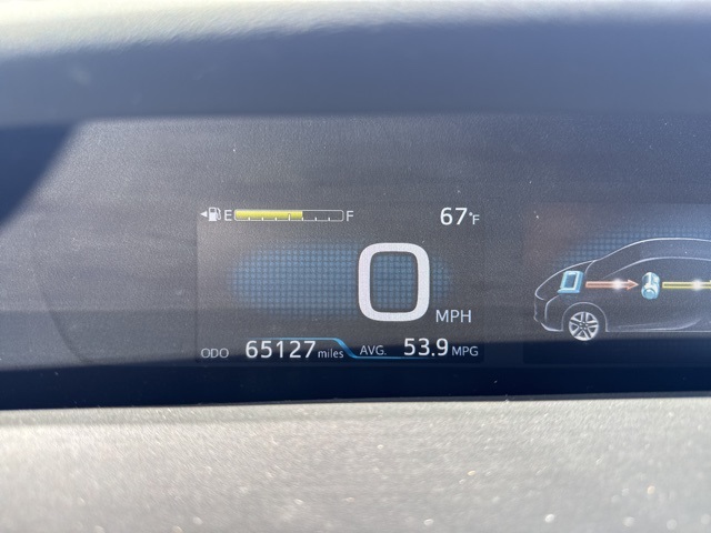 2016 Toyota Prius Four photo 3