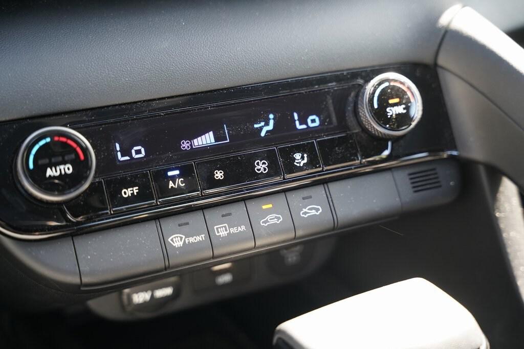 2025 Hyundai Elantra SEL Sport photo 23