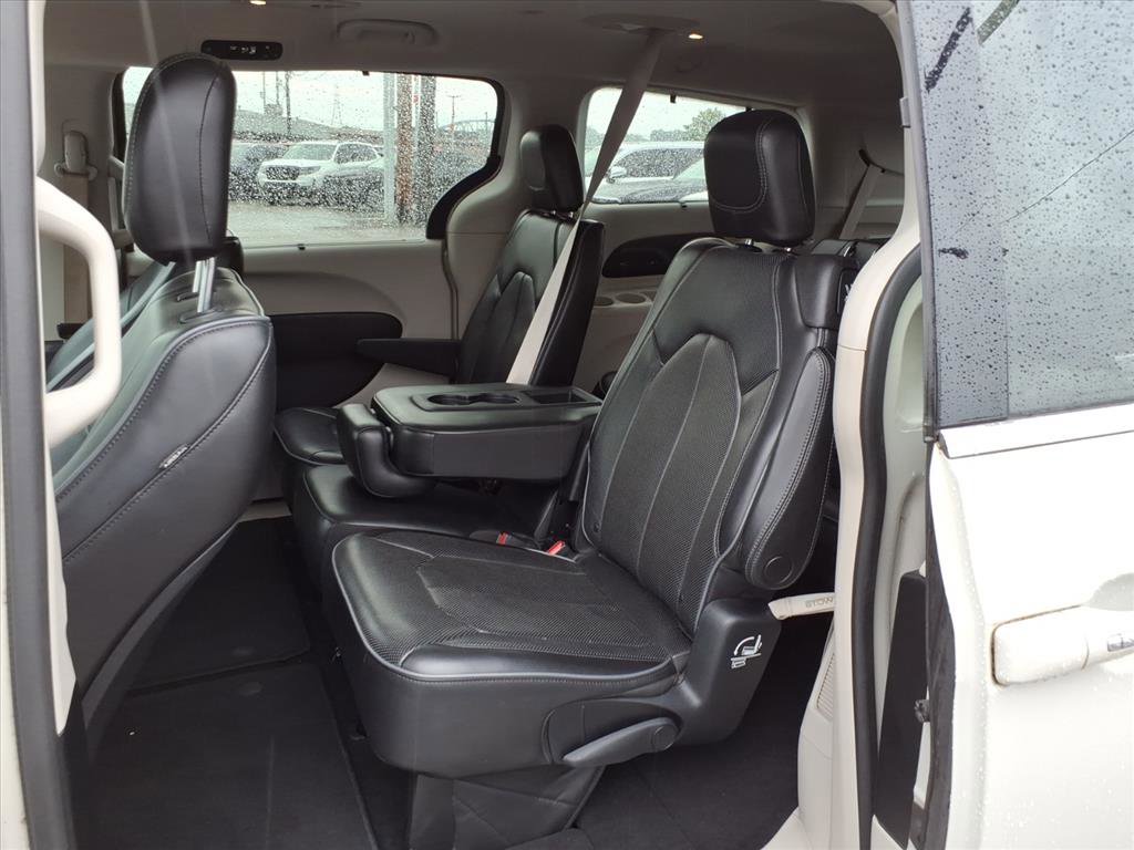 2017 Chrysler Pacifica Limited photo 10