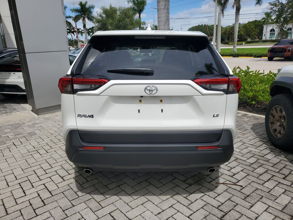 2025 Toyota RAV4 LE photo 5