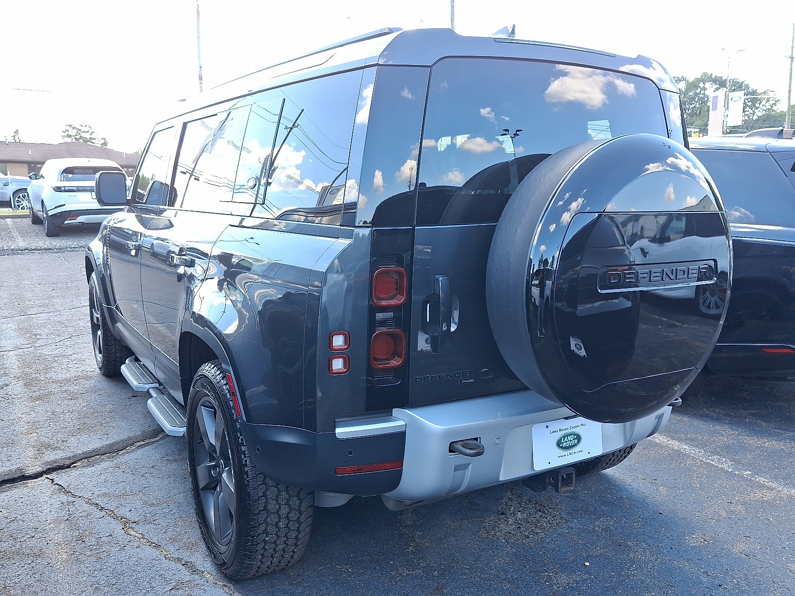 2023 Land Rover Defender 110 SE photo 4