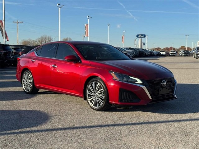 2023 Nissan Altima SL photo 2