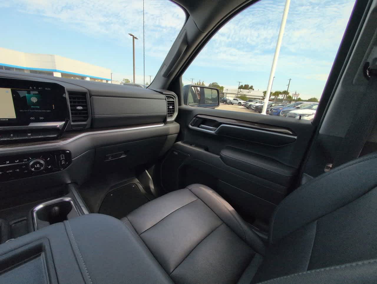 2022 Chevrolet Silverado 1500 RST photo 3