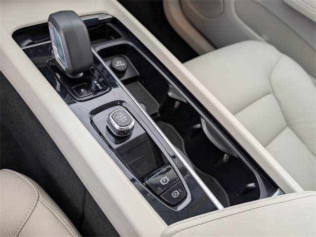 2023 Volvo XC60 Recharge Hybrid T8 Plus photo 23