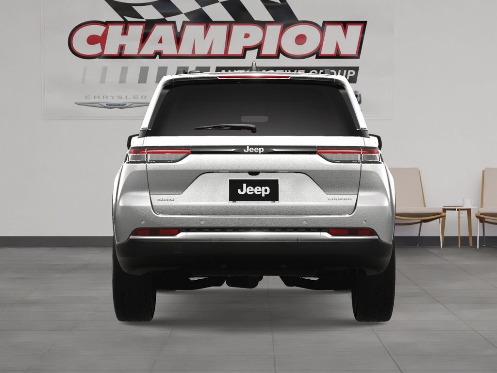 2025 Jeep Grand Cherokee Laredo Altitude photo 8