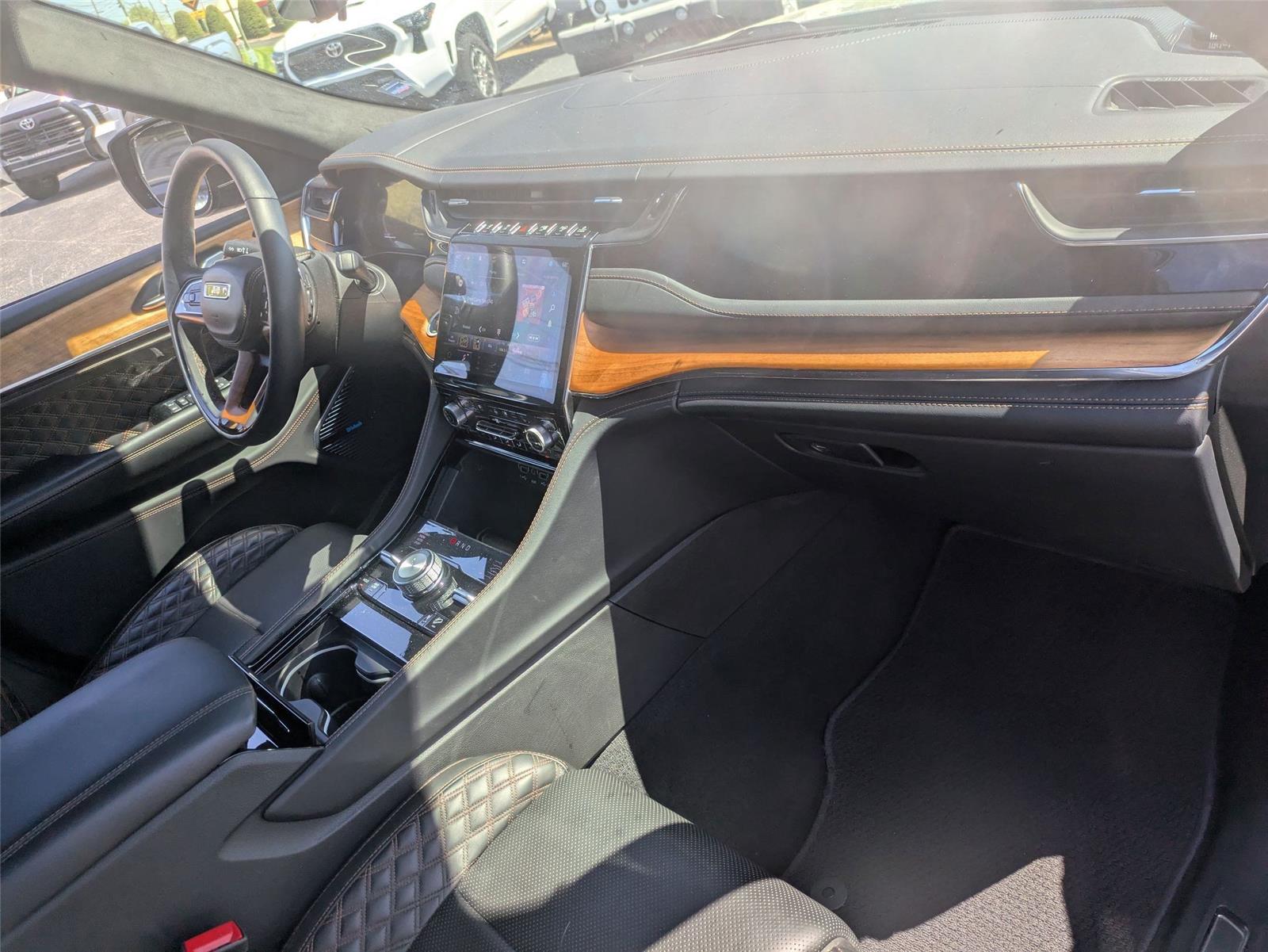 2023 Jeep Grand Cherokee L Summit Reserve photo 28