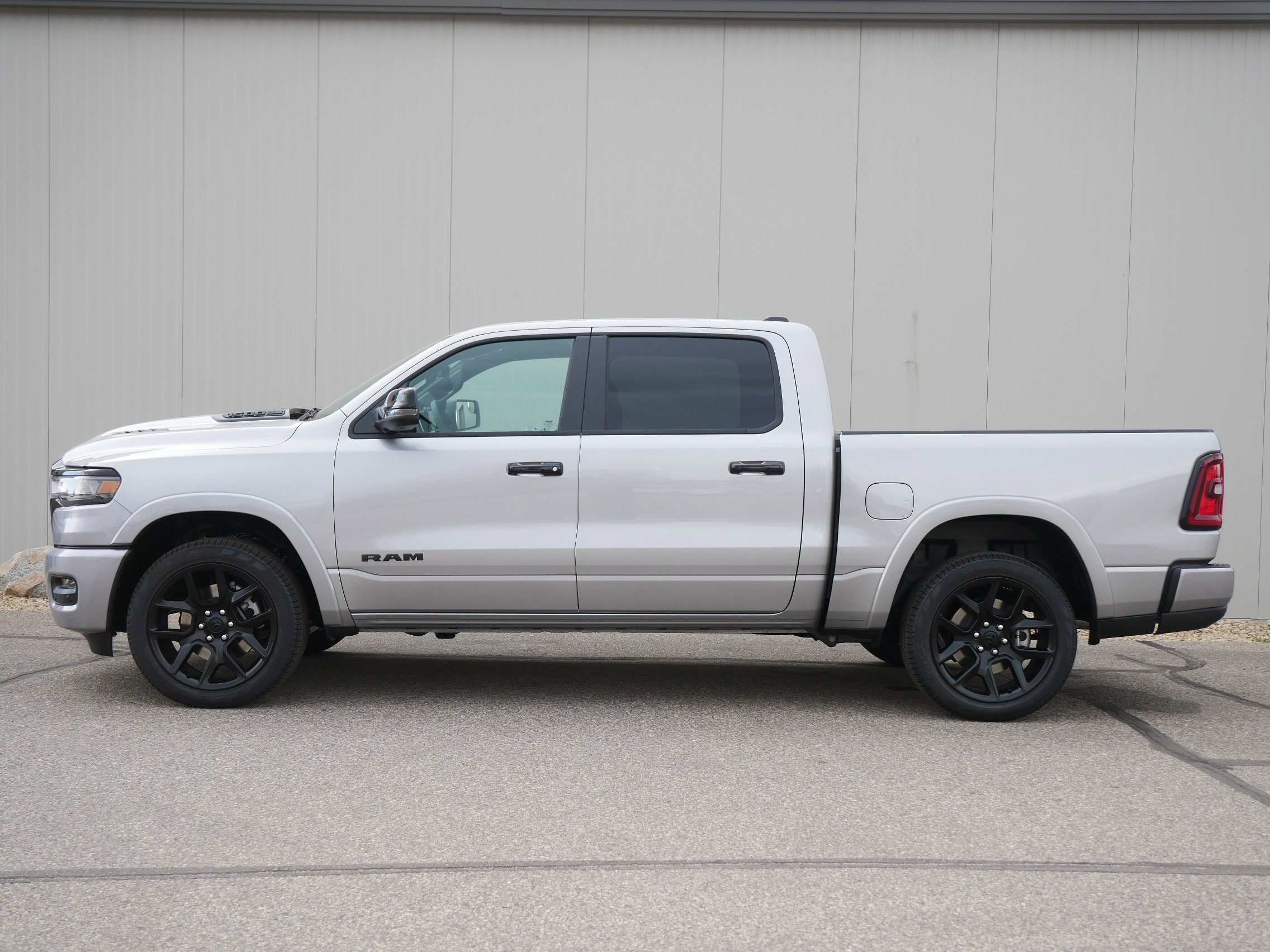 2025 Ram 1500 Laramie photo 2