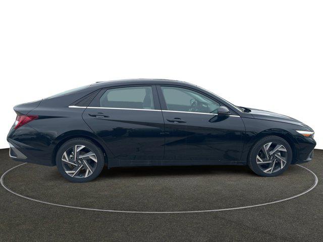 2025 Hyundai Elantra Limited photo 6
